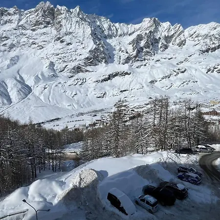 Casa A Cervinia Sulle Piste * ブレウイル・チェルヴィナイア