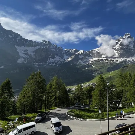 Casa A Cervinia Sulle Piste Apartament